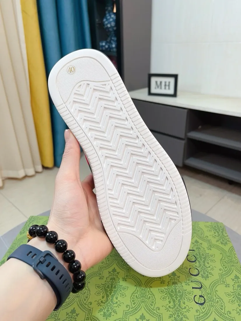 Men's shoes 💰420🌹🌹GUCCI [Gucci] New high-end brand of men's shoes, the latest fashionable casual men's shoes, trendy and versatile, relaxed and sporty style, uppers imported from Italy, first-layer cowhide, genuine leather lining, and ultra-fine workmanship. Original personalized fashionable rubber wear-resistant outsole, light and comfortable on the foot, size 38-44